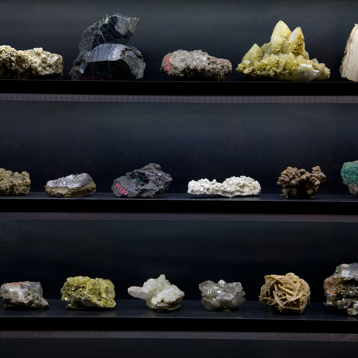 How to Display Your Crystal Collection: Creative Ideas and Tips ...